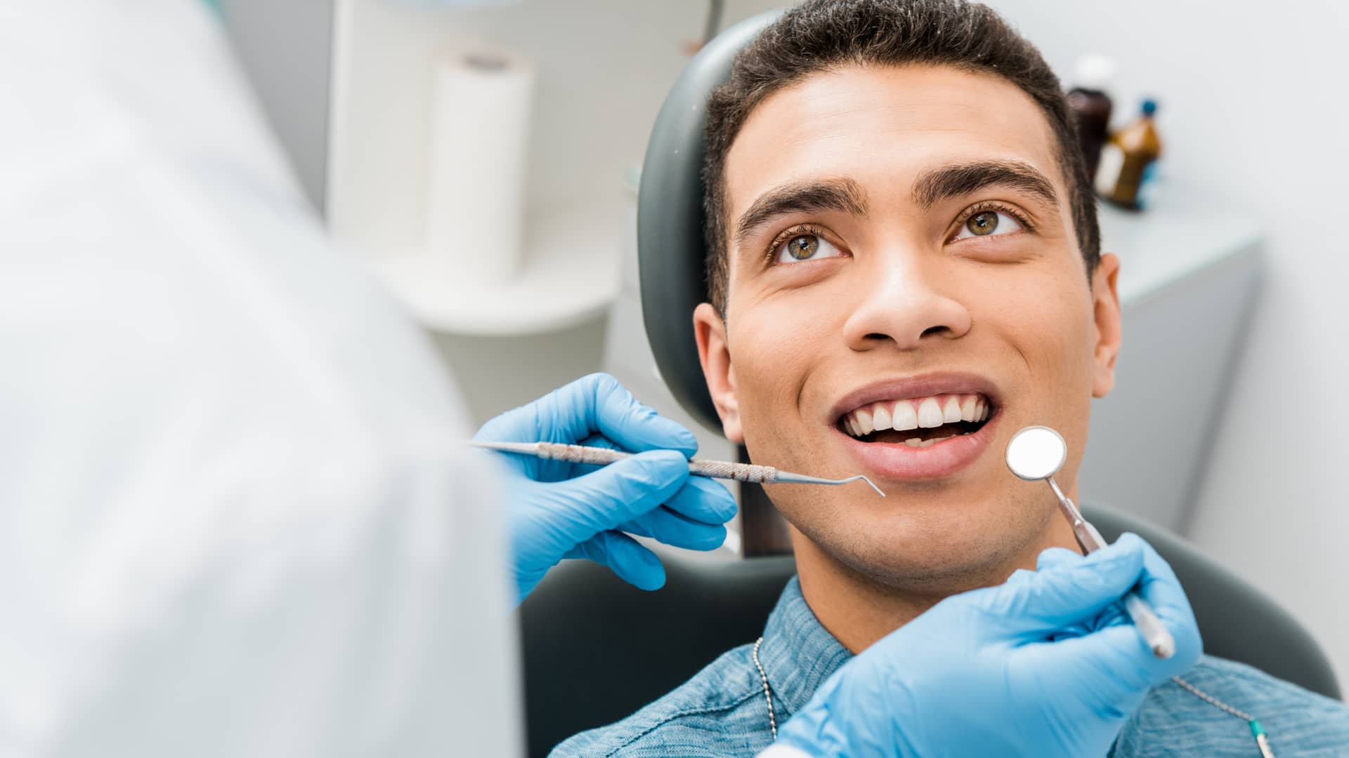 Rezumar Extremo Farmacología Adeslas Dental: clínicas, cómo pedir cita, teléfono y precios