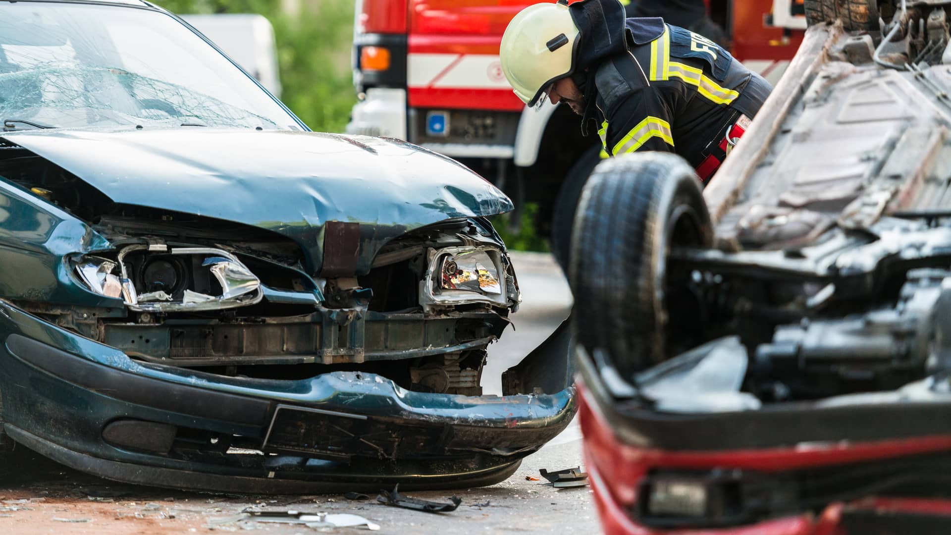 Accidente entre vehículos y uno de ellos con siniestro total y con bajo valor dados sus años