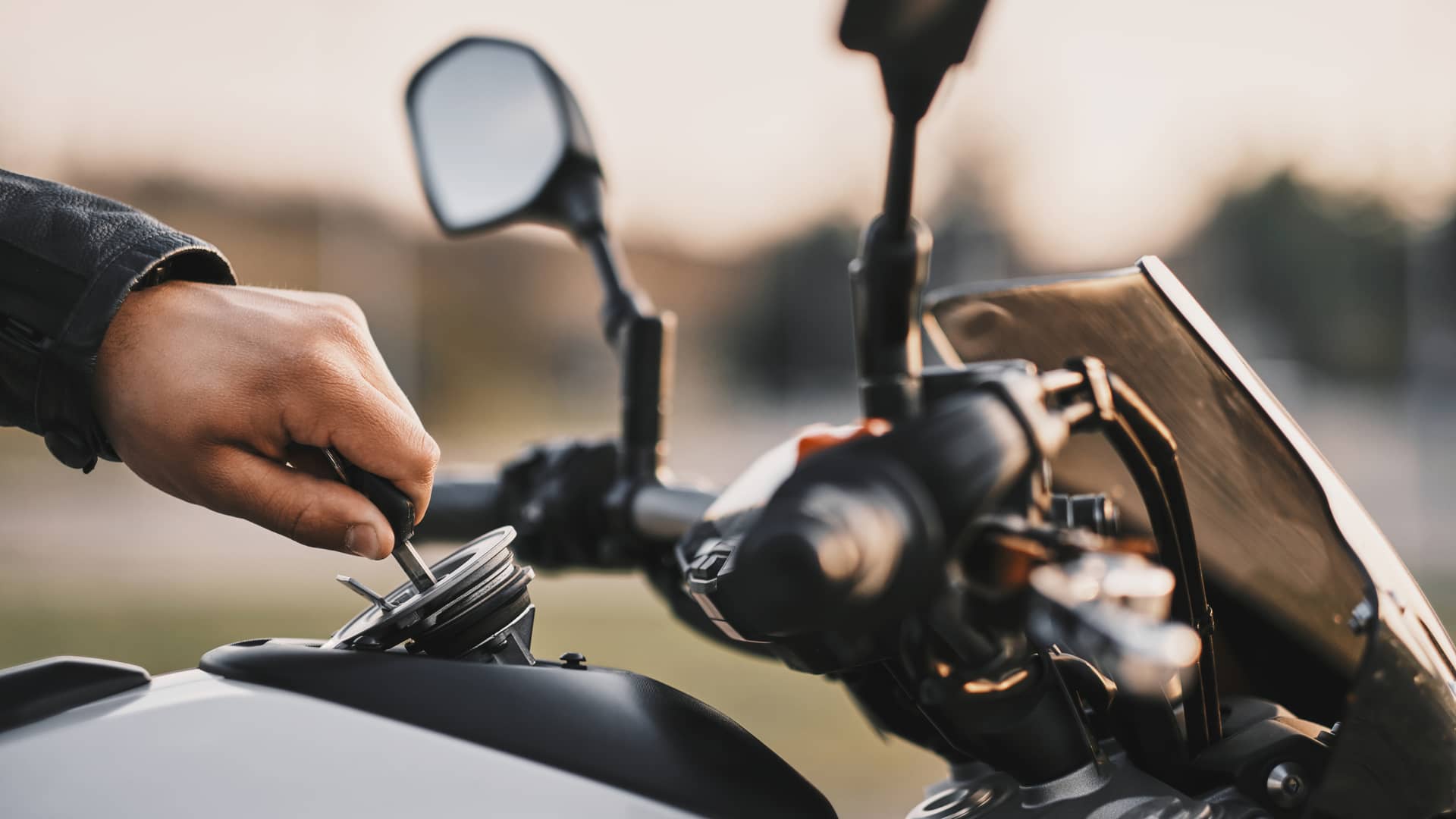 El seguro de una moto 100: ¿qué influye en el precio?