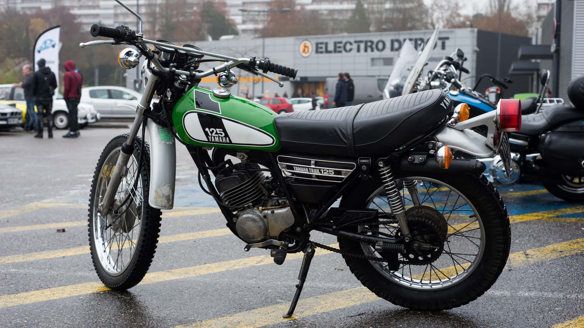 Moto de 125 cc custom con seguro contratado