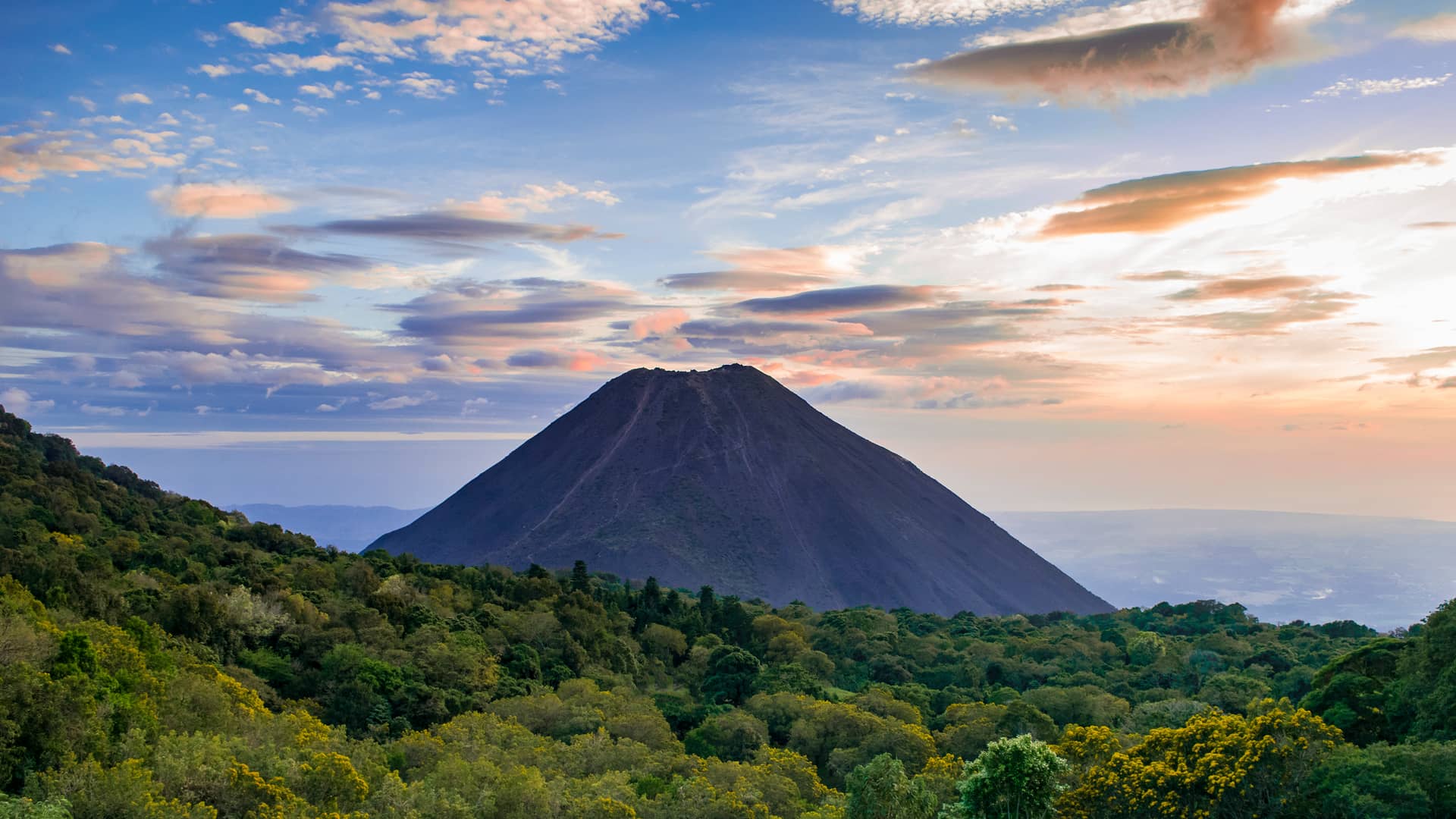 Volcán Izalco en El Salvador para cuyo viaje se contrató un seguro