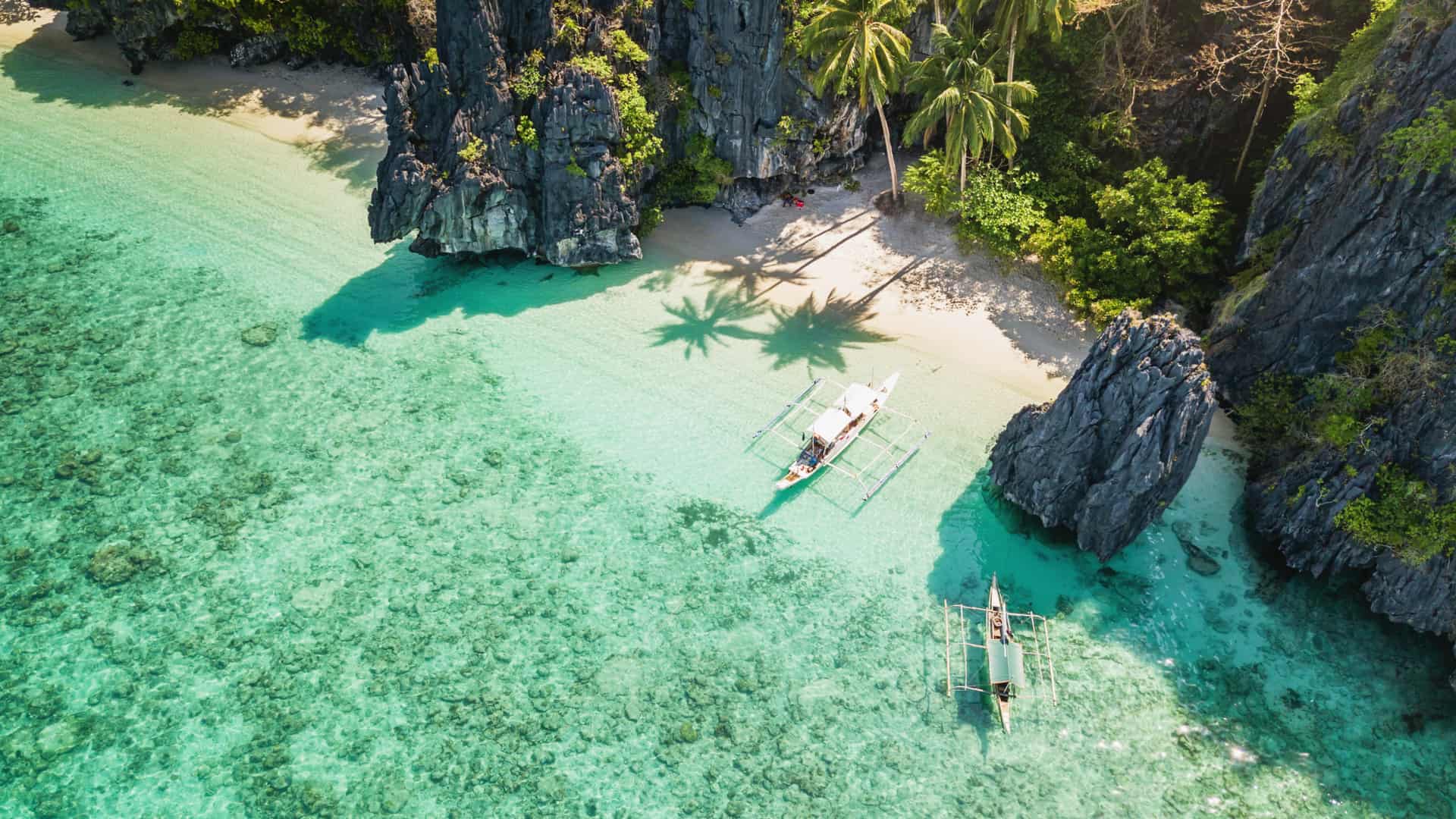 Playa de la isla de Entalula El Nido de Palawan en Filipinas para cuyo viaje se ha contratado un seguro