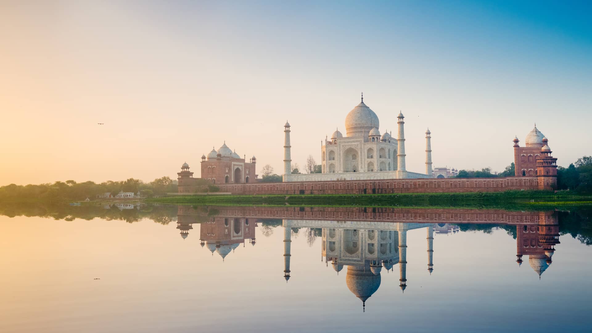 Taj Mahal Agra en la India para cuyo viaje se ha contratado un seguro