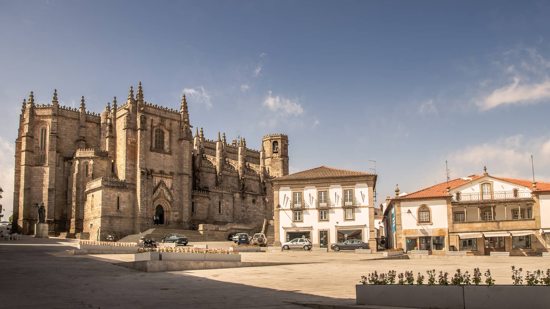 Catedral de guarda, en Portugal, lugar para el cual se puede contratar un seguro de viaje